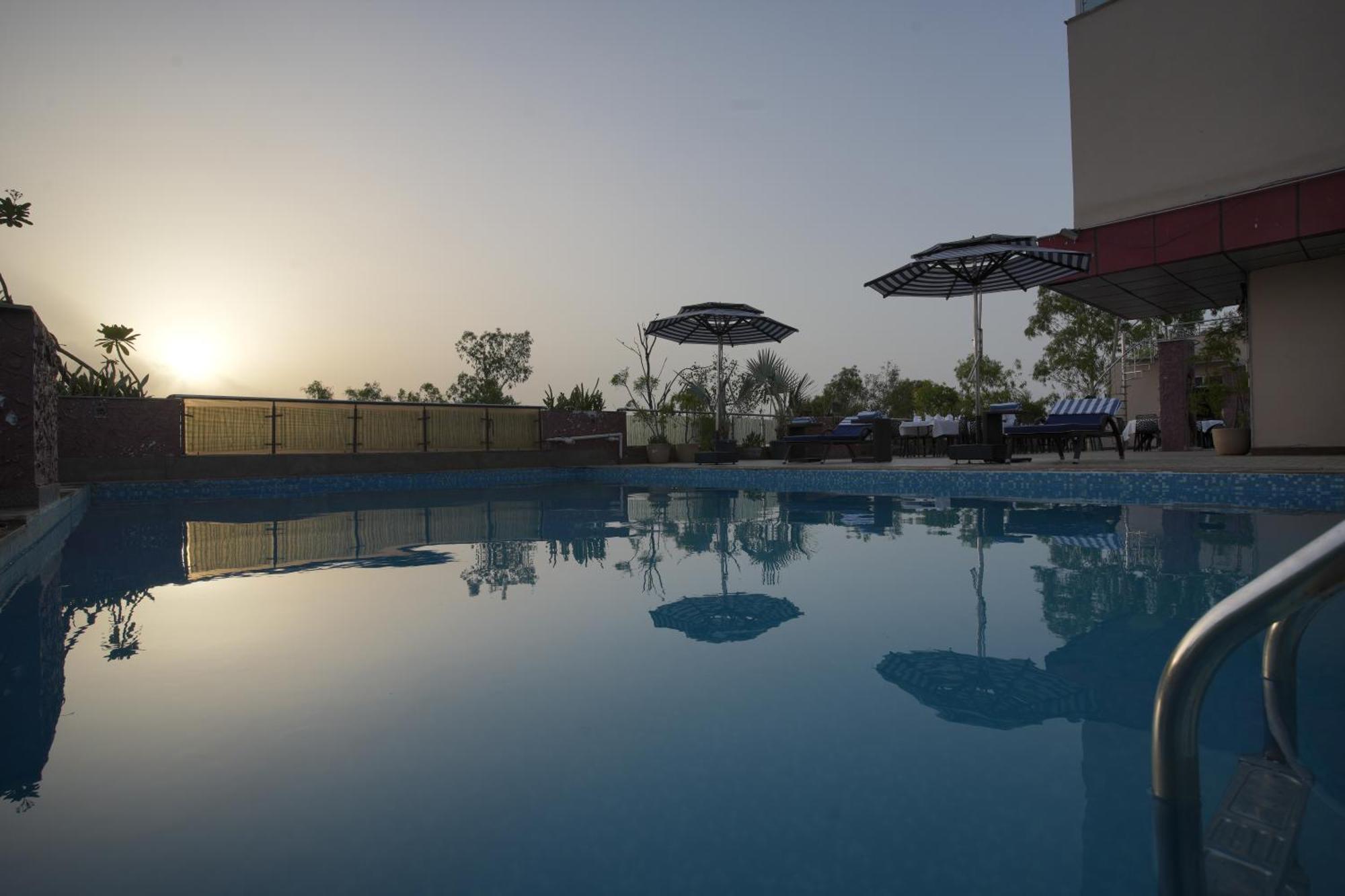 Hotel Atulyaa Taj Agra  Εξωτερικό φωτογραφία