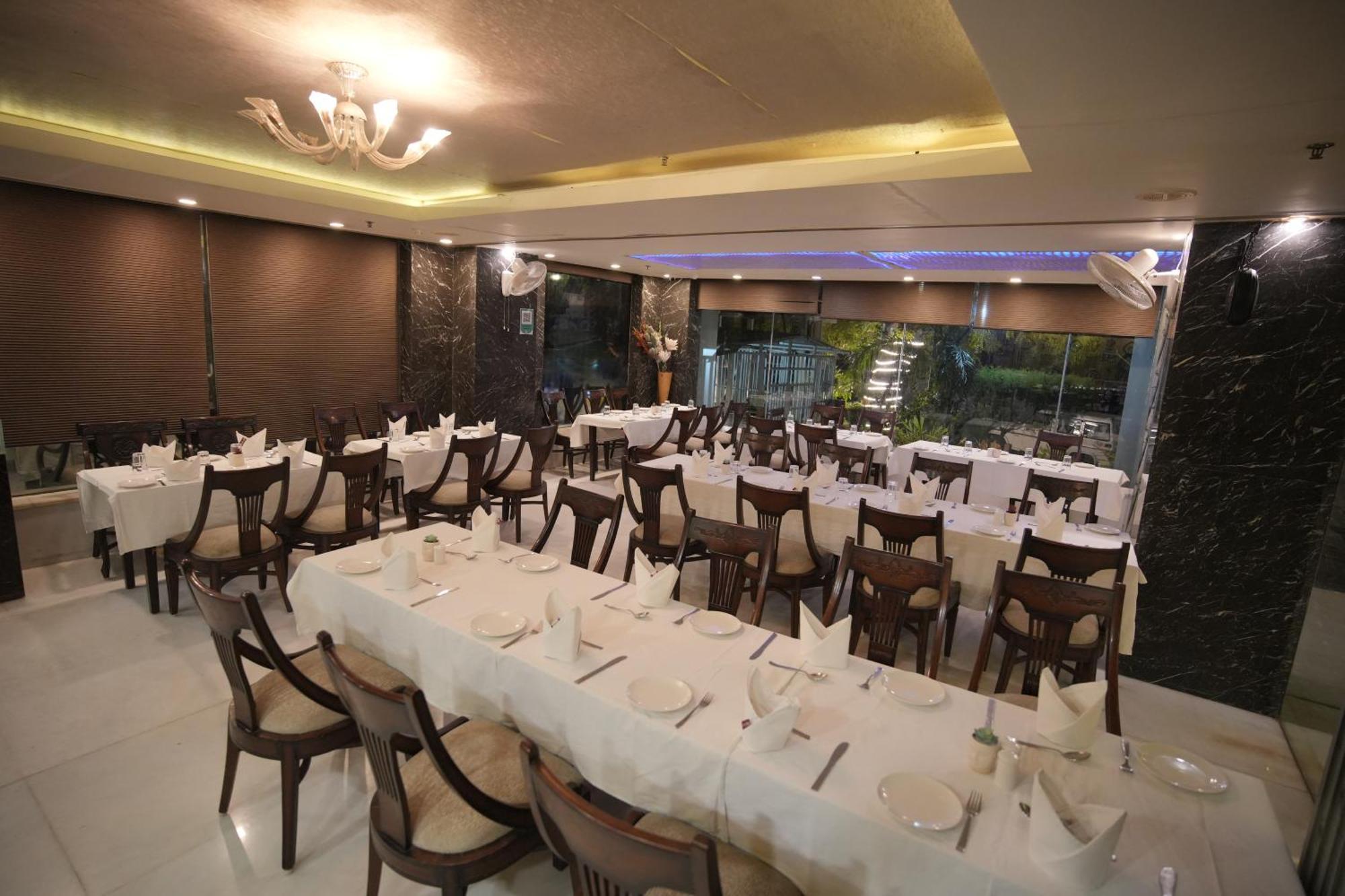Hotel Atulyaa Taj Agra  Εξωτερικό φωτογραφία